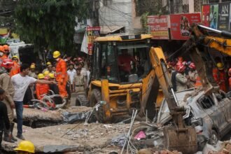 delhi building collapse