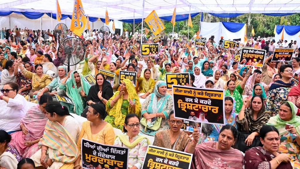 Harsimrat Kaur Badal protest cm house Chandigarh 